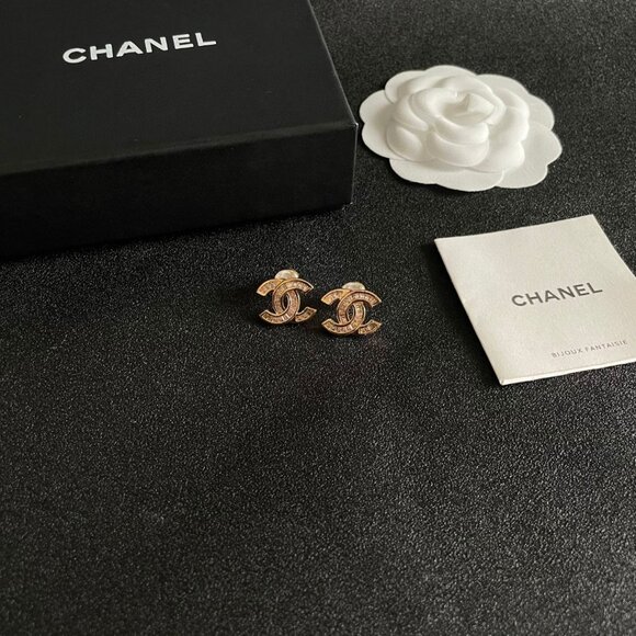 Chanel gold stud earrings - Picture 3 of 6